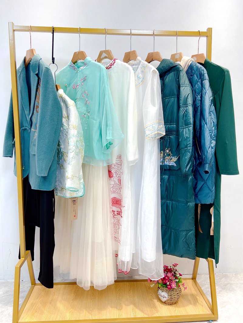 8%,连衣裙19.1%,上衣18.6%,裤子半裙19.1%香港"水墨生香shuo