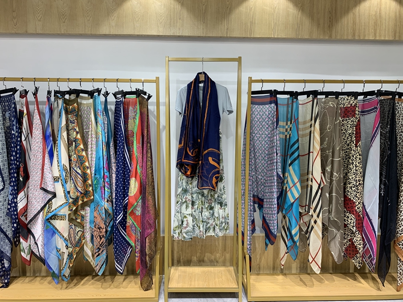 148大牌丝巾2020夏装