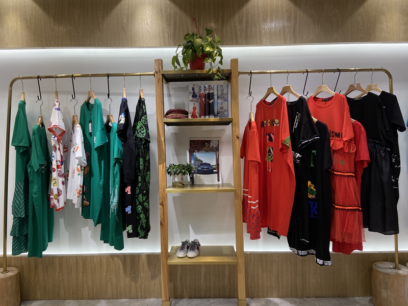 5%石头鱼致力打造时尚大码的女装品牌,创立至今,石头鱼历经