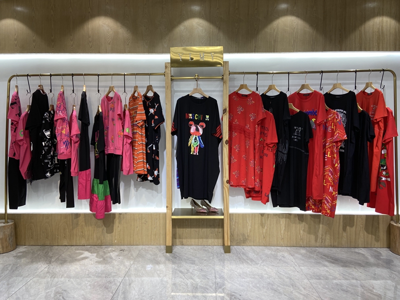 5%石头鱼致力打造时尚大码的女装品牌,创立至今,石头鱼历经