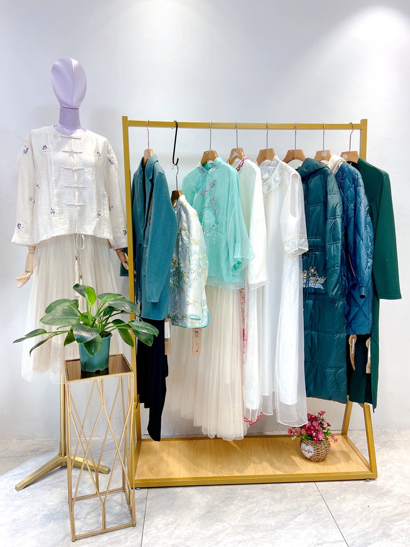 8%,连衣裙19.1%,上衣18.6%,裤子半裙19.1%香港"水墨生香shuo