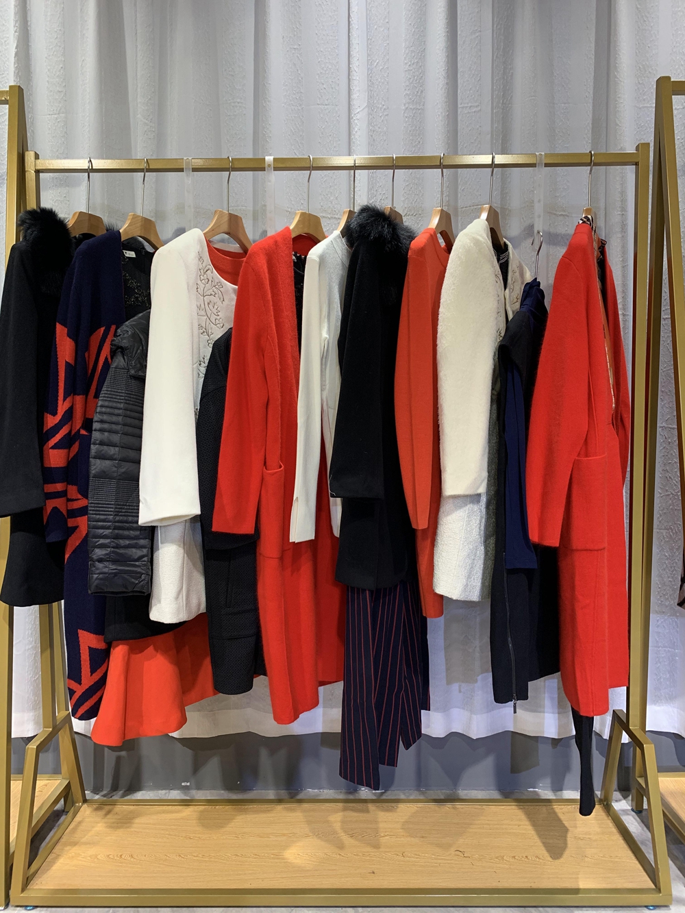 亨奴2019冬装时装广州一线知名品牌女装专柜正品剪标留吊牌女装批发
