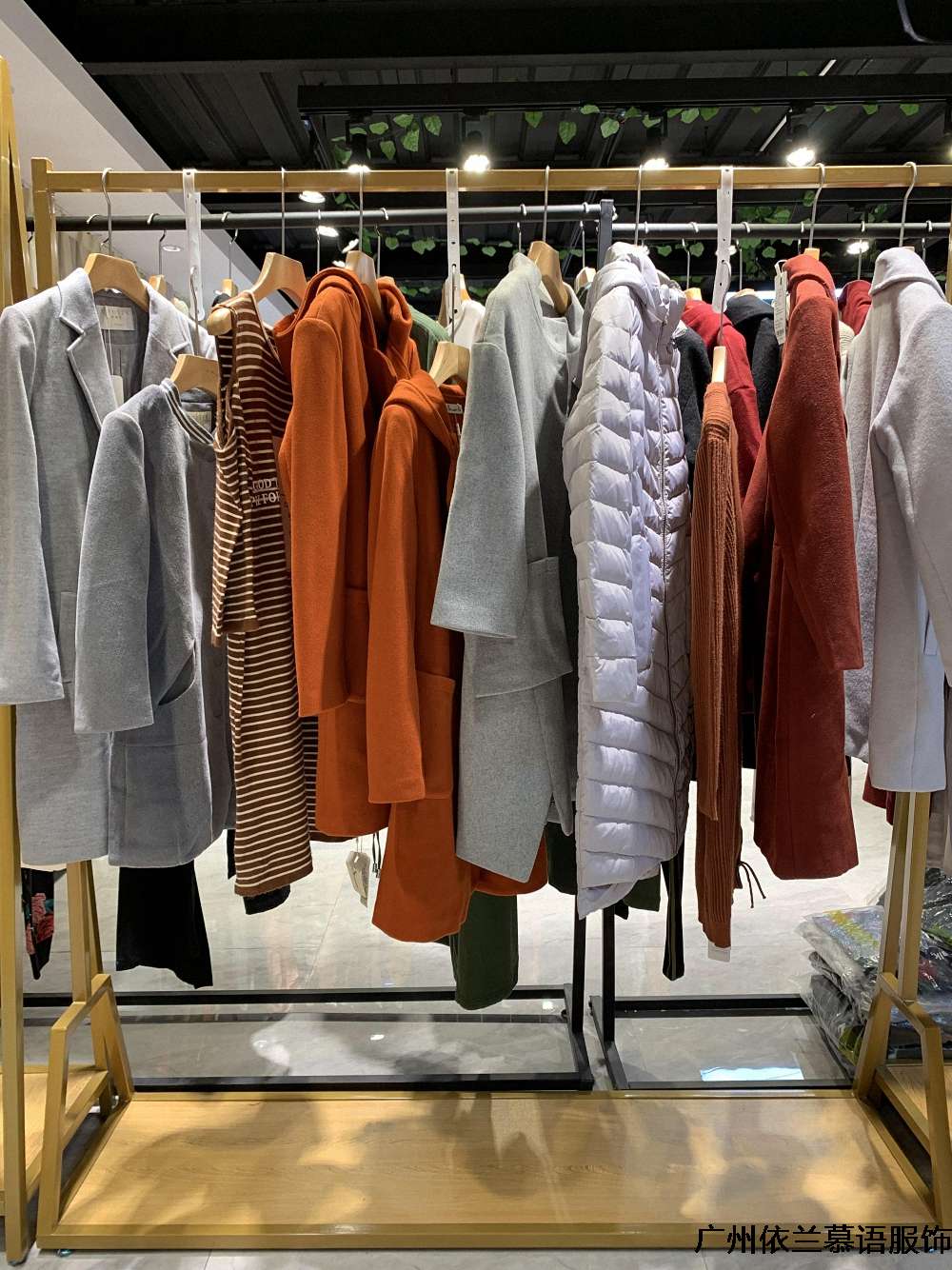 茜蒙诗2019冬装399性价比超多大件品牌折扣女装货源尾货批发走份清仓