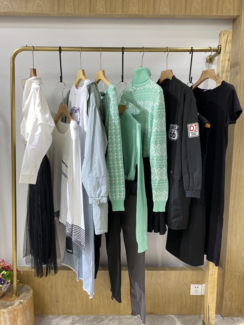 公司简介:广州依兰慕语是位于广州市白云区,是一家专业的全品类女装